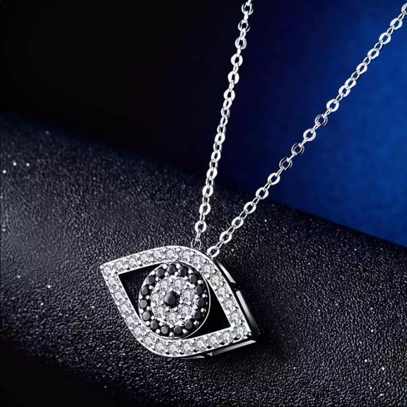 New Women’s 925 Silver Eye Sapphire Necklace - Picture 4 of 4